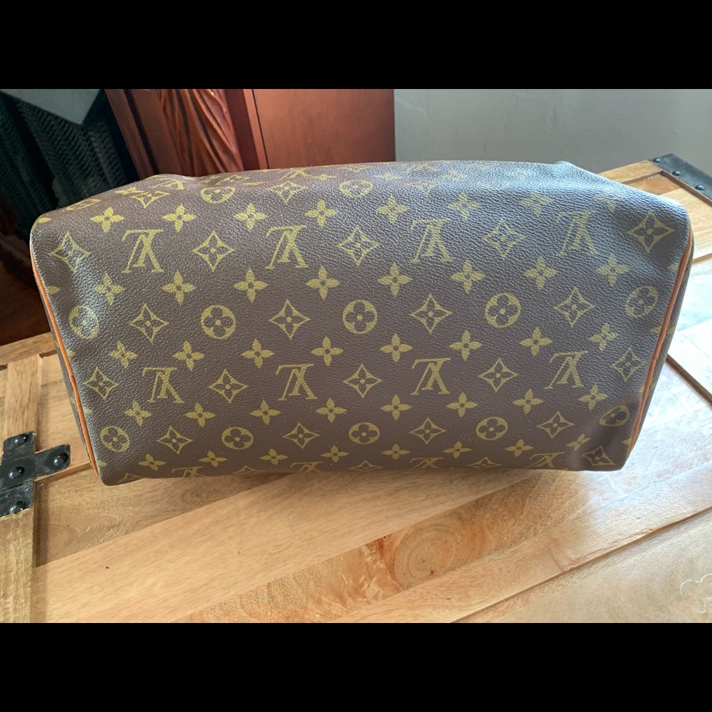 Louis Vuitton Speedy 35 Handbag. - Picture 9 of 16